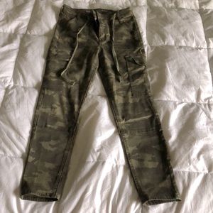 American Eagle camo super high rise jegging crop pants size 4